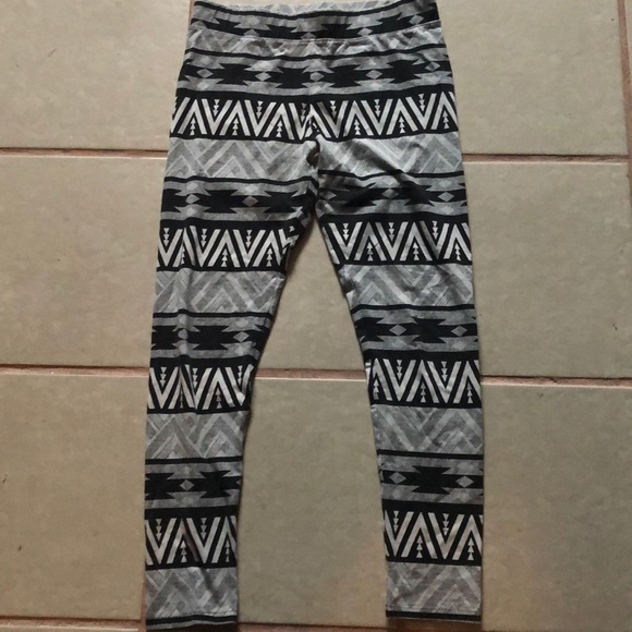 American Eagle Leggings Size:L fits like a medium. - Picture 2 of 2